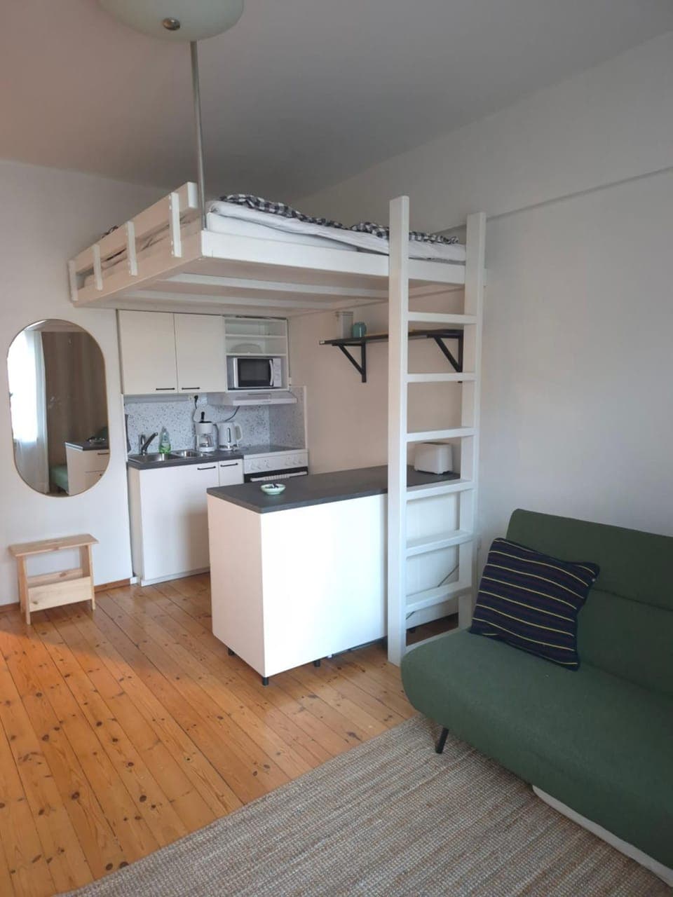 Bed, Kitchen or kitchenette, Photo of the whole room, oven