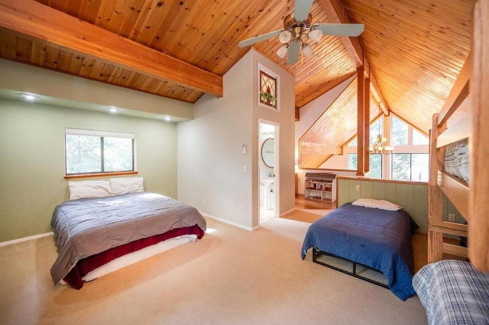 Bed, Photo of the whole room, Bedroom