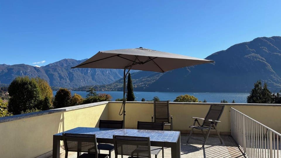 Balcony/Terrace, Dining area, Mountain view
