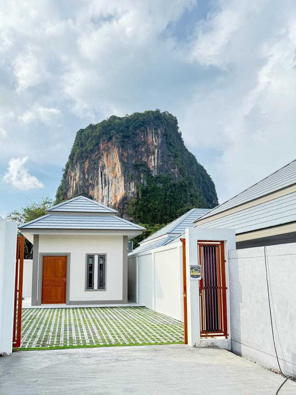 Property building, Day, Natural landscape, Mountain view