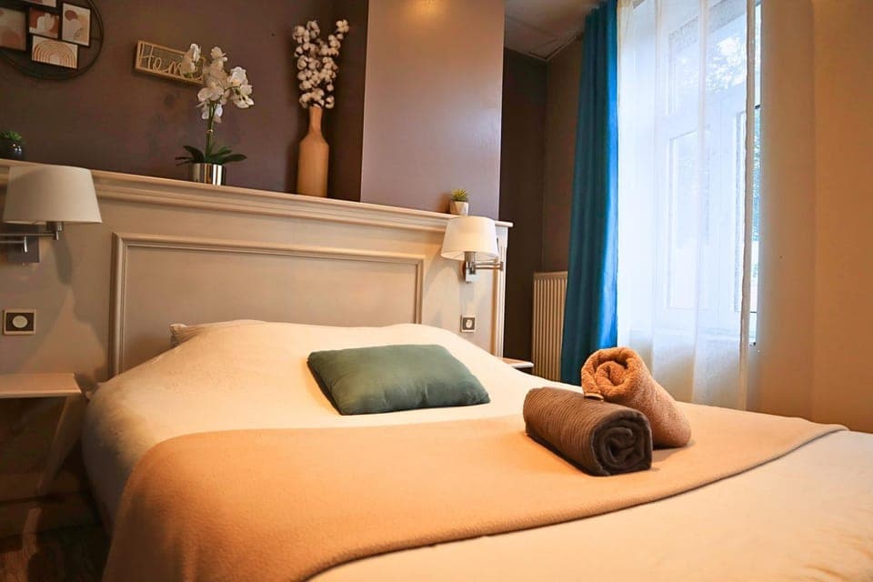 Bed, Bedroom, internet, internet, towels, towels