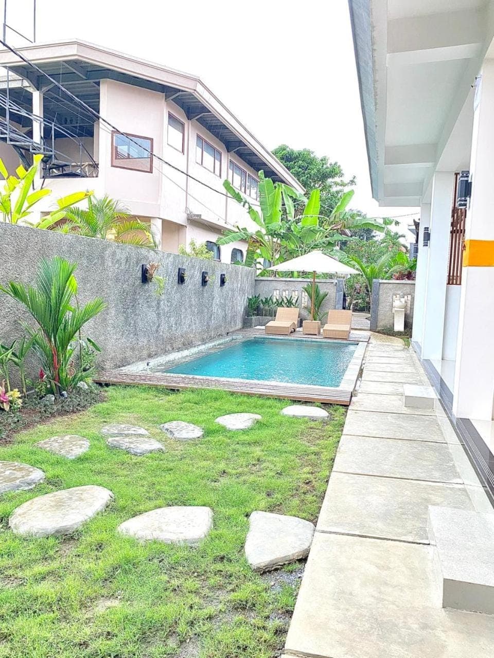 Property building, Garden, Garden, Garden view, Pool view, Swimming pool