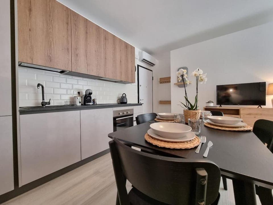 Shower, Toilet, Restaurant/places to eat, Bed, Garden, On-site shops, Bathroom, TV and multimedia, Coffee/tea facilities, View (from property/room), Balcony/Terrace, Balcony/Terrace, Kitchen or kitchenette, Living room, Photo of the whole room, Decorative detail, Seating area, Dining area, Canoeing, Garden view, Quiet street view, Parking, dishwasher, flat iron, hair dryier, heating, heating, internet, internet, microwave, oven, pet friendly, pet friendly, stove, toaster, towels, wardrobe, washing machine, washing machine, dryer, kitchen, kitchen, elevator, acessibility, air conditioner, air conditioner