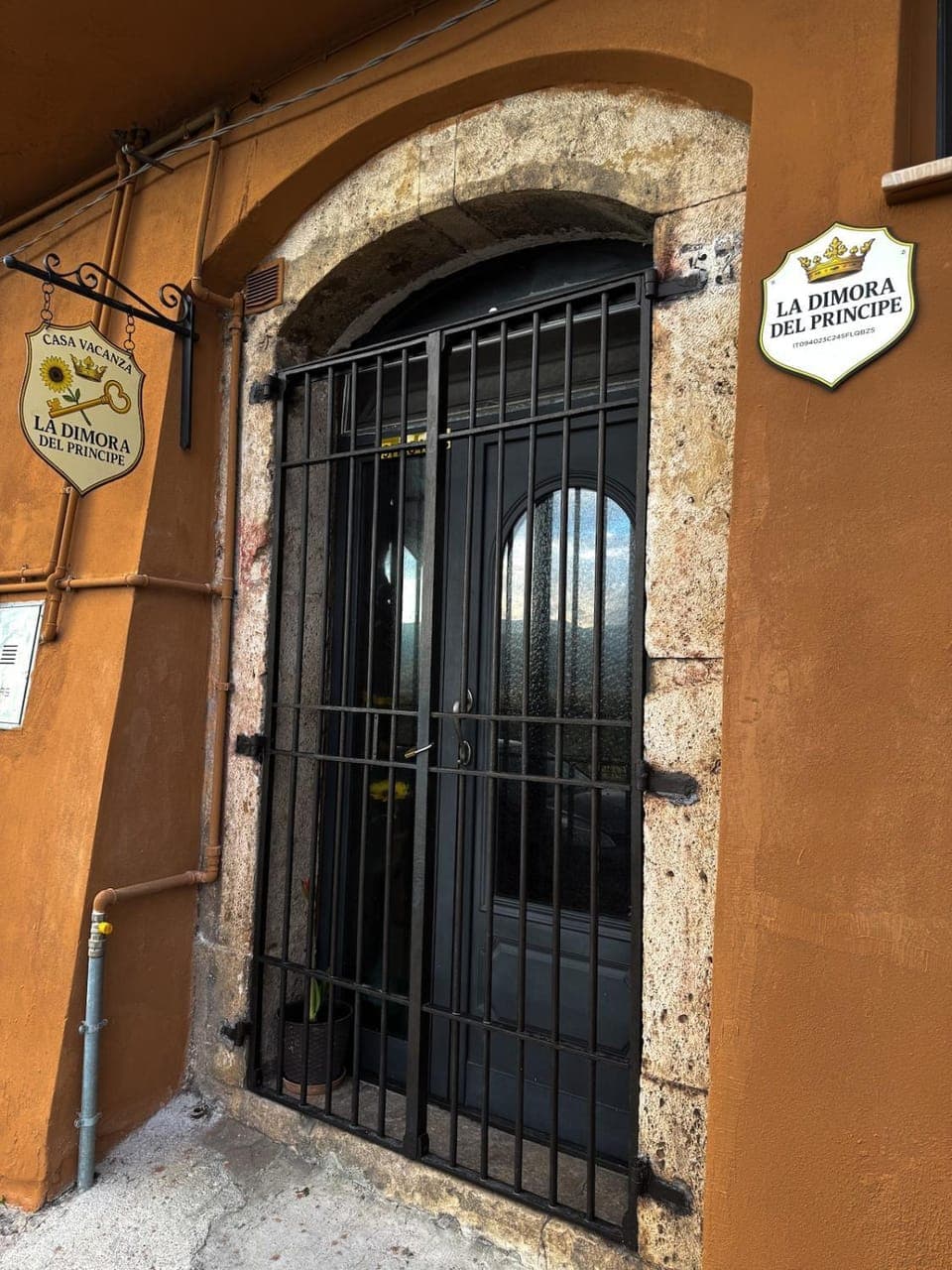 Facade/entrance, Property logo or sign, Activities, Street view, Parking