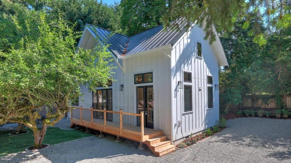 Property building, Neighbourhood, Quiet street view, Inner courtyard view