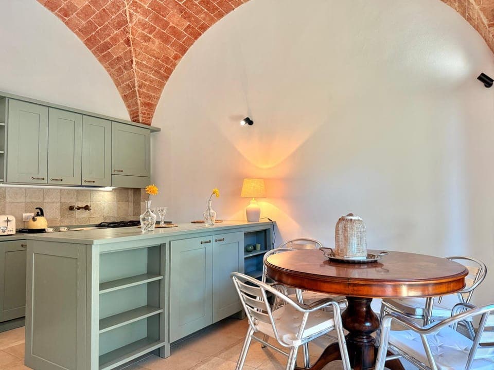 Kitchen or kitchenette, Dining area, pet friendly, stove