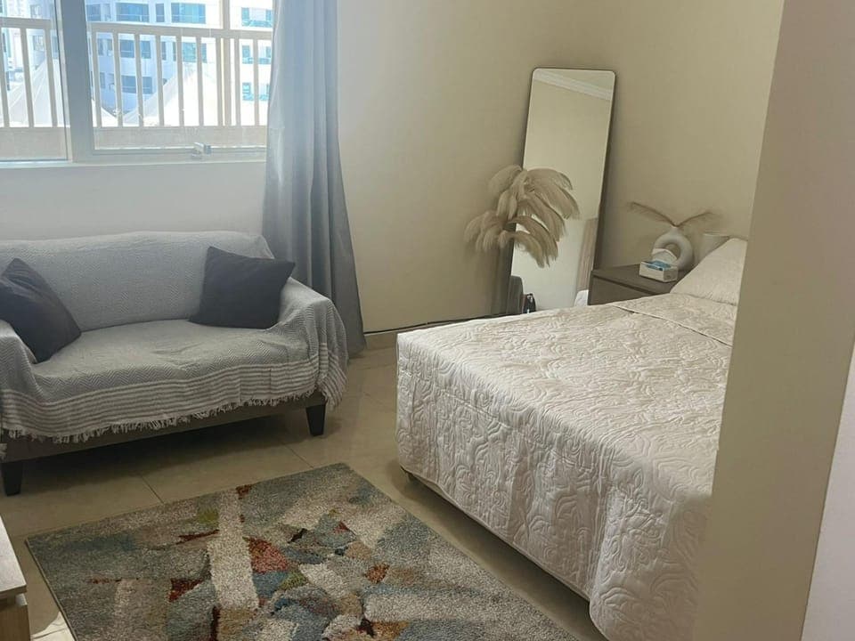 Bed, Seating area, Bedroom