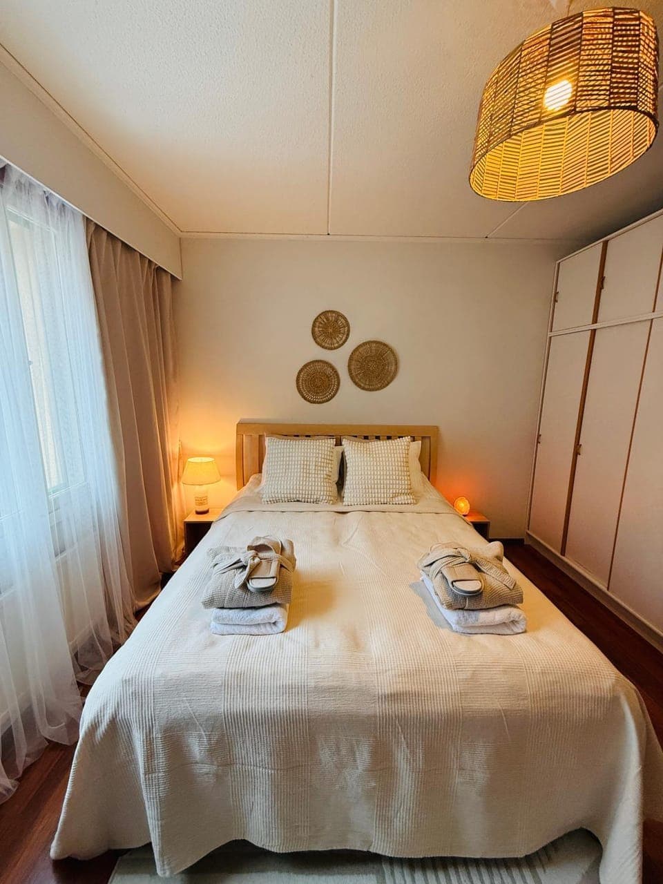 Bed, Bedroom, towels