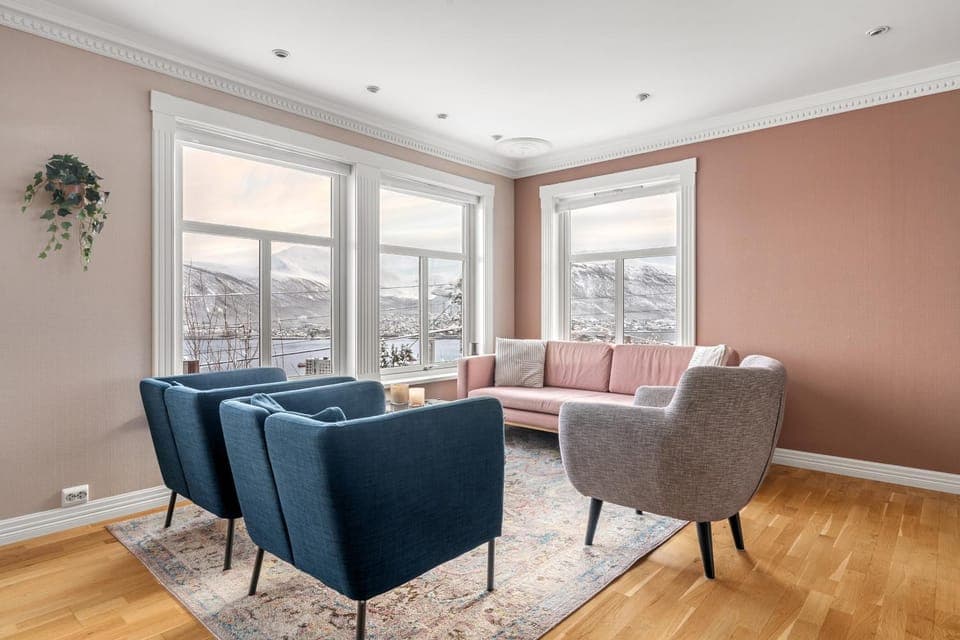 Living room, Seating area