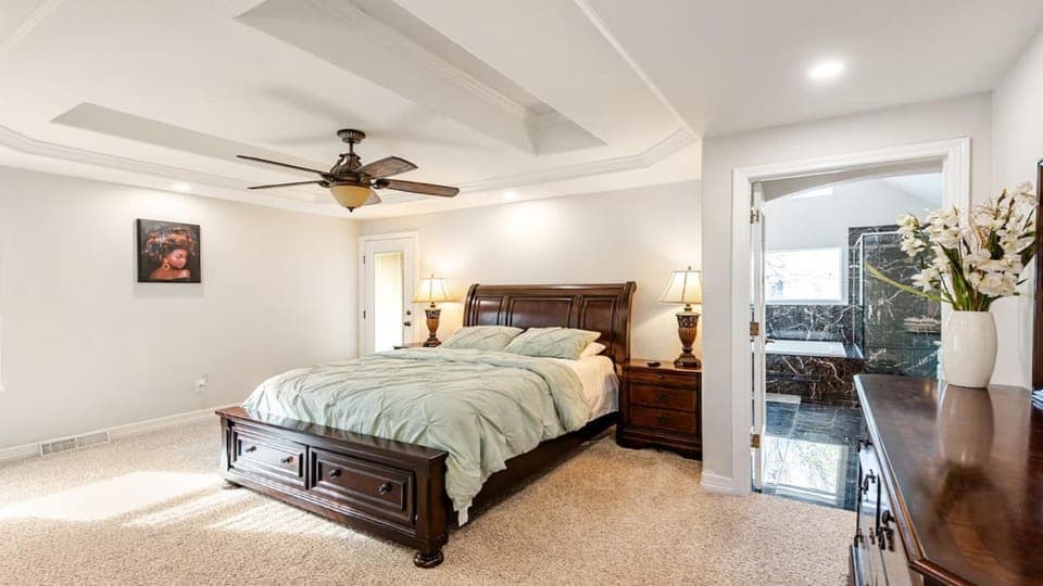 Photo of the whole room, Bedroom