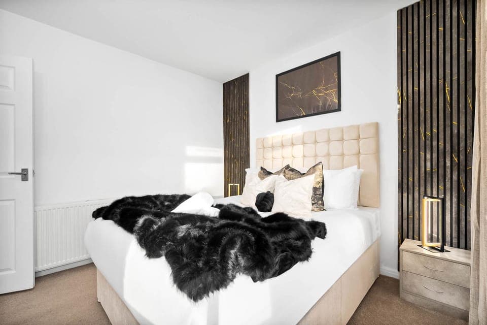 Bed, Bedroom, towels