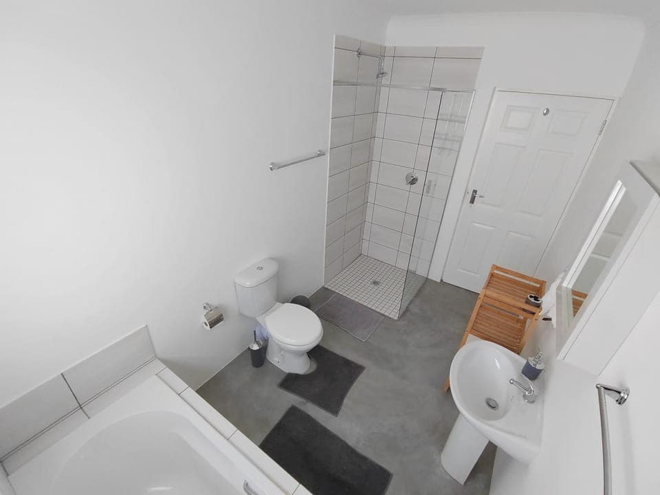 Shower, Toilet, Bathroom, Bath