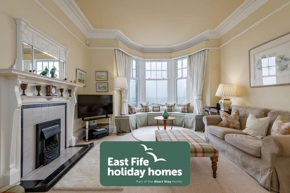 Communal lounge/ TV room, Living room