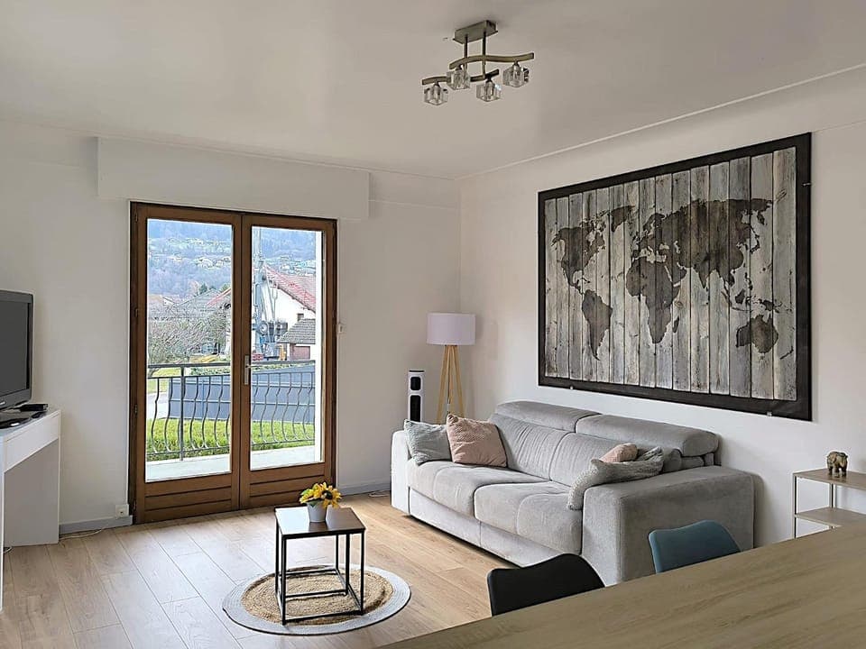 Communal lounge/ TV room, TV and multimedia, Living room, Seating area