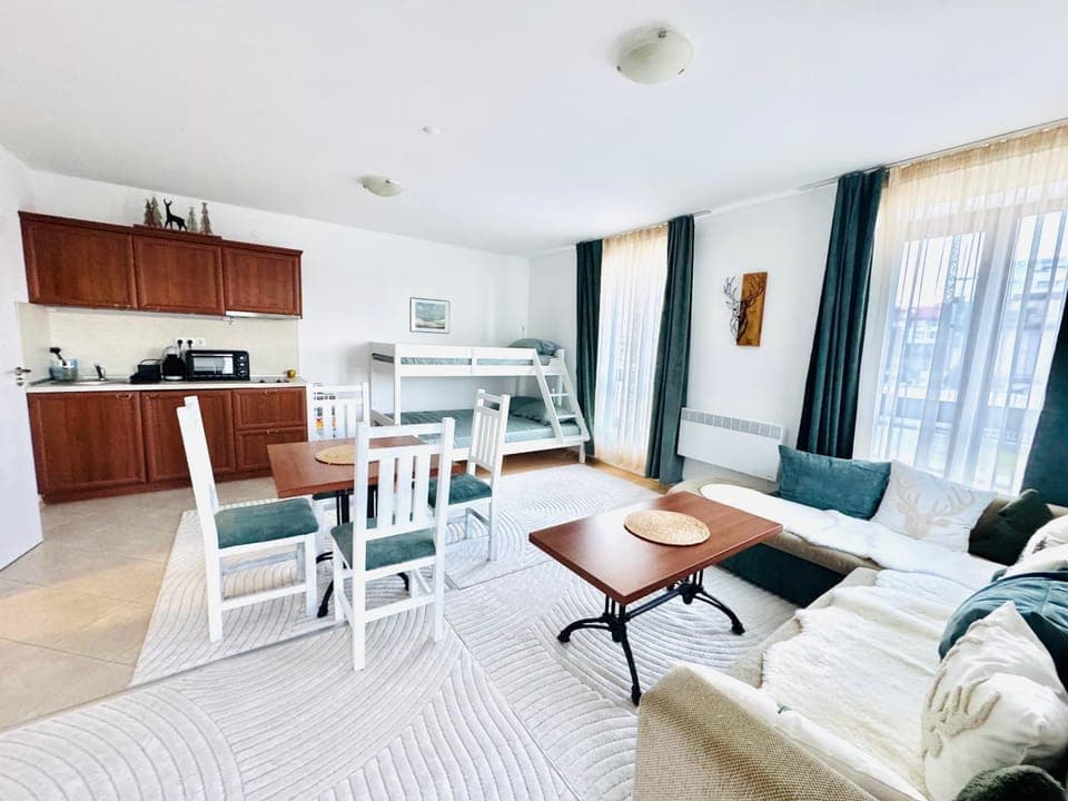 Kitchen or kitchenette, Living room, Seating area, Dining area, stove