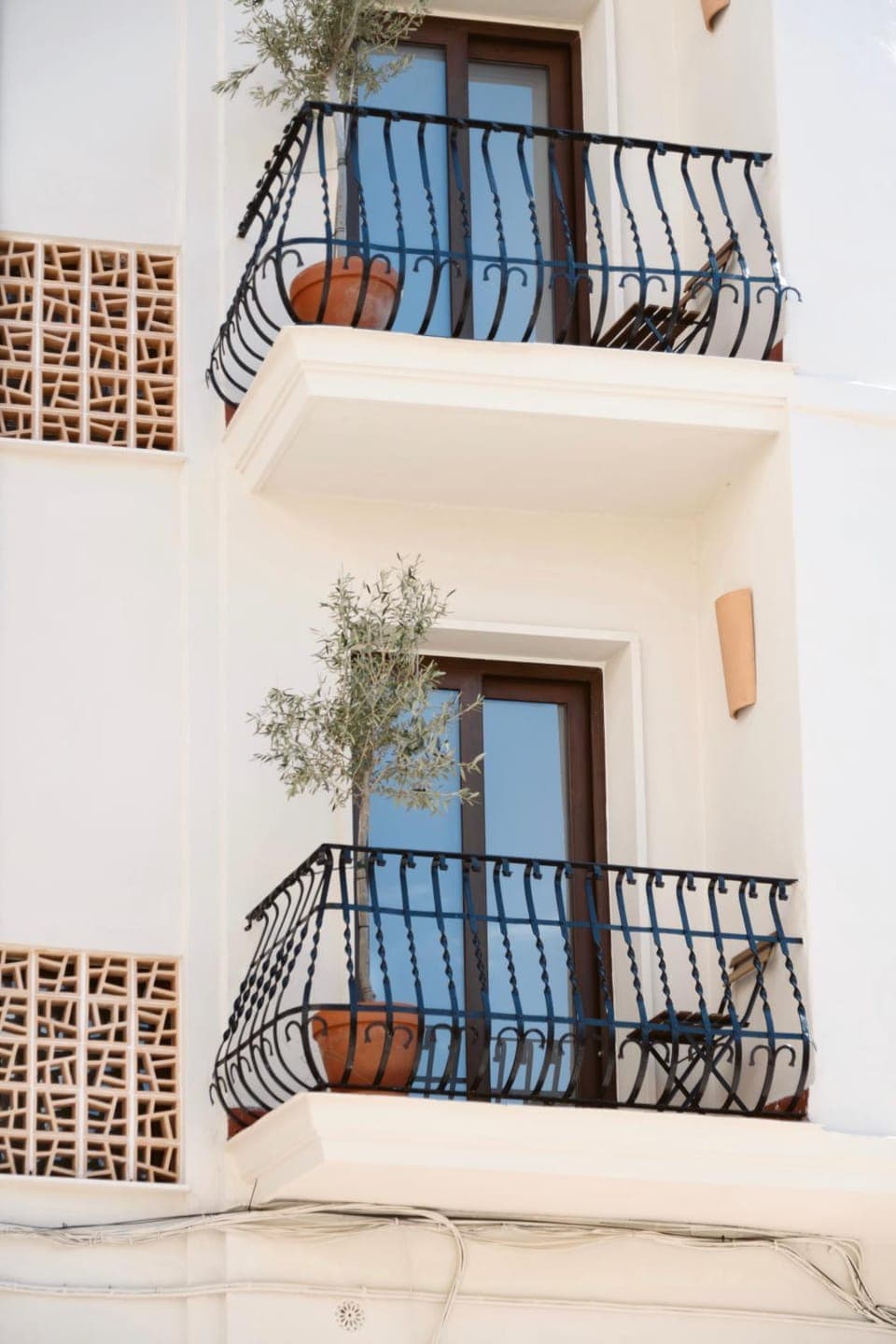 Property building, Facade/entrance, Balcony/Terrace