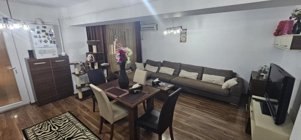 Living room, Dining area, air conditioner