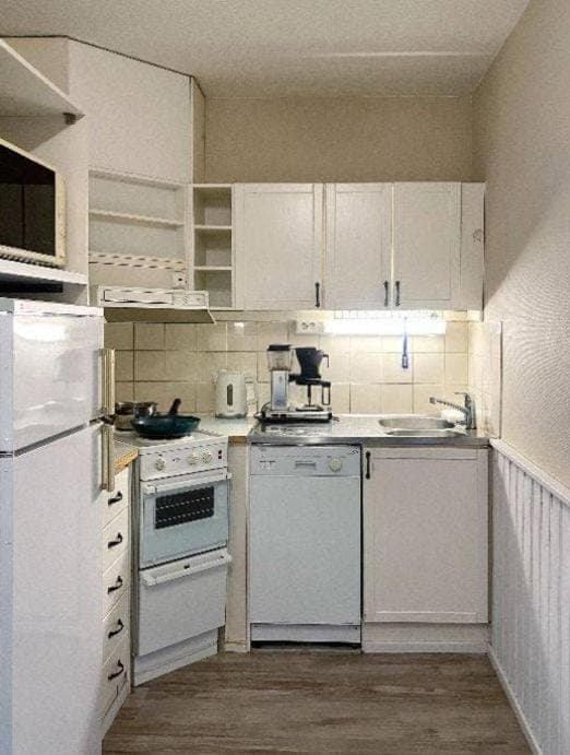 Kitchen or kitchenette