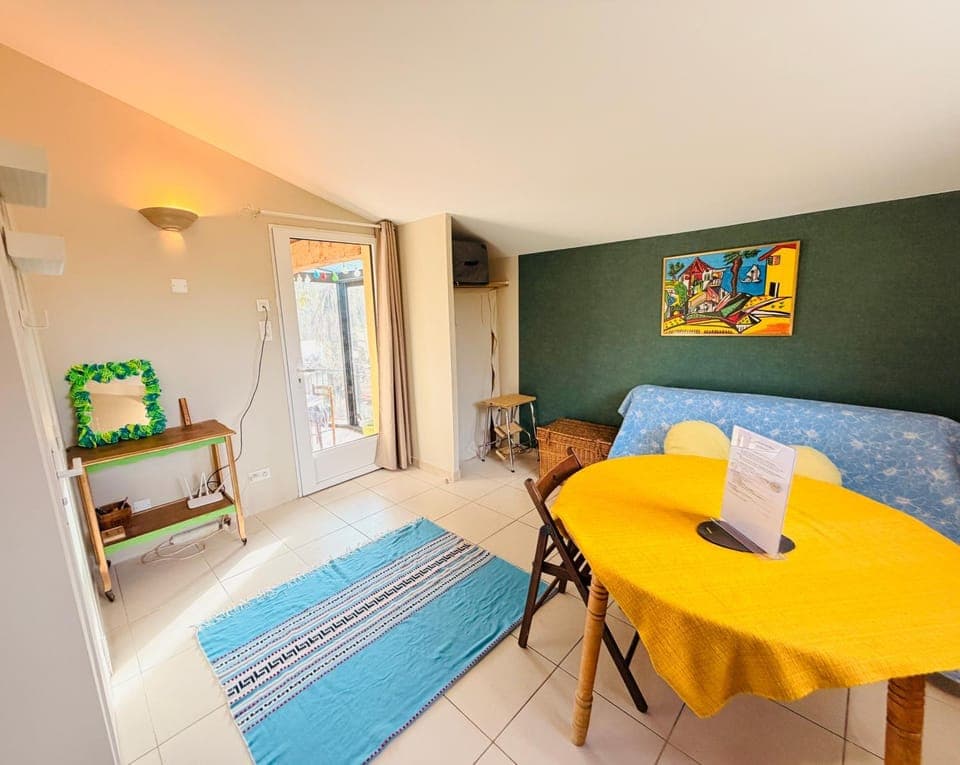 Photo of the whole room, Seating area, Dining area, Bedroom