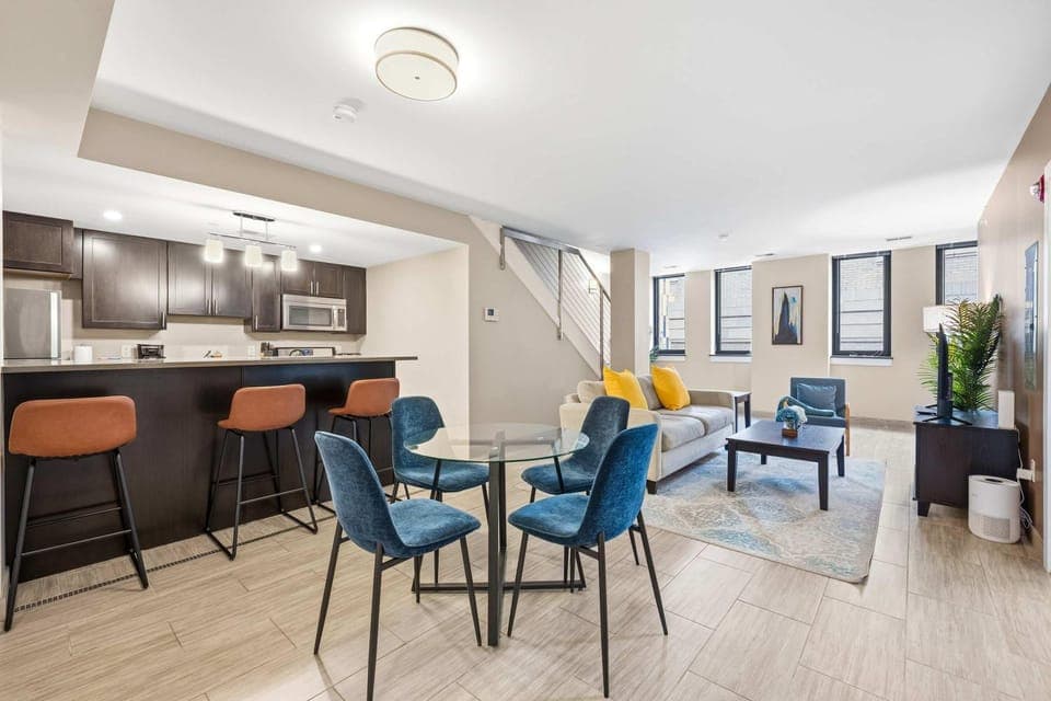 Kitchen or kitchenette, Living room, Seating area, Dining area, minibar