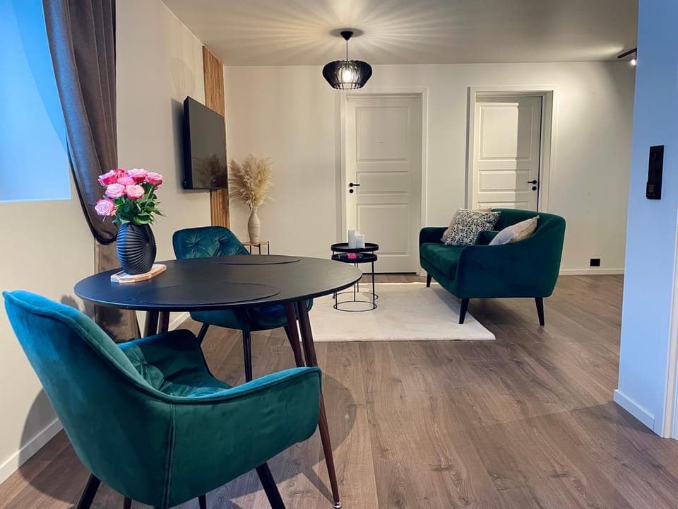 Living room, Dining area