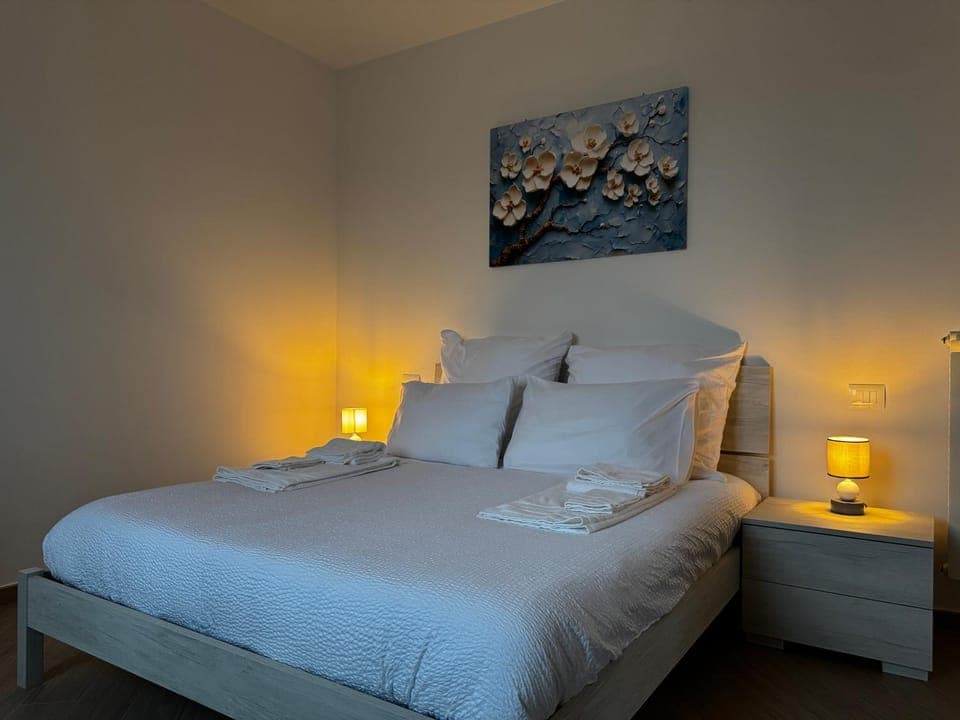 Bedroom, internet, towels