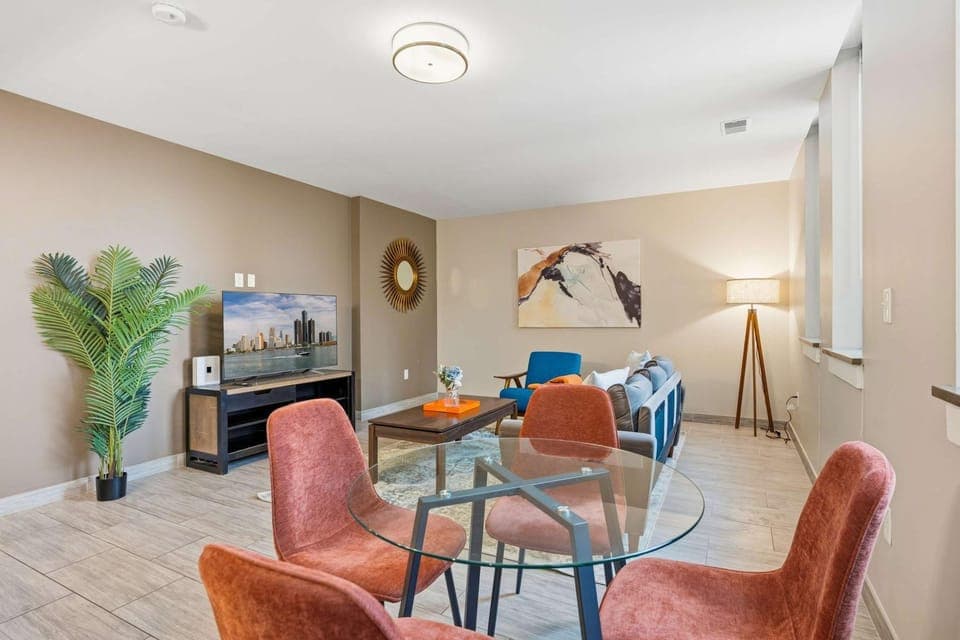 Communal lounge/ TV room, TV and multimedia, Seating area, Dining area