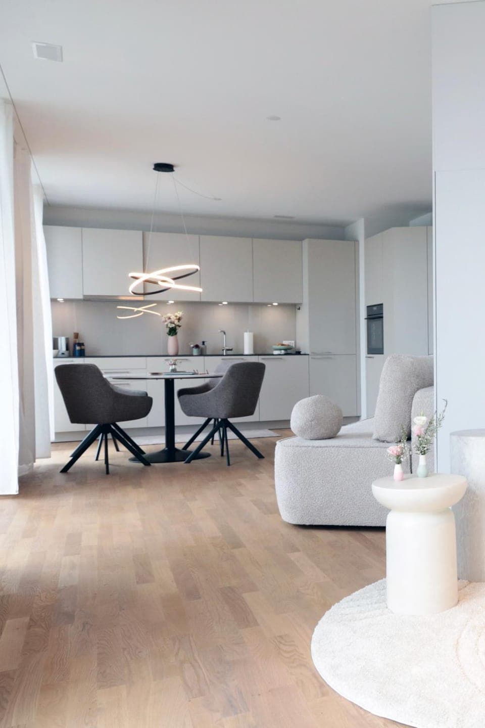 Living room, Seating area, Dining area, kitchen