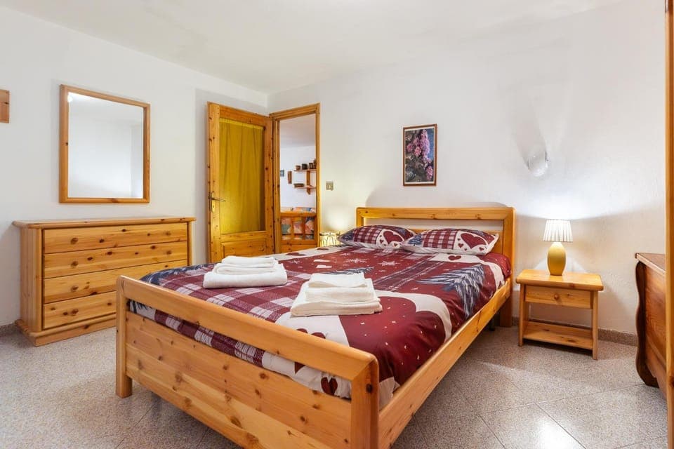 Bed, Photo of the whole room, Bedroom, towels, wardrobe