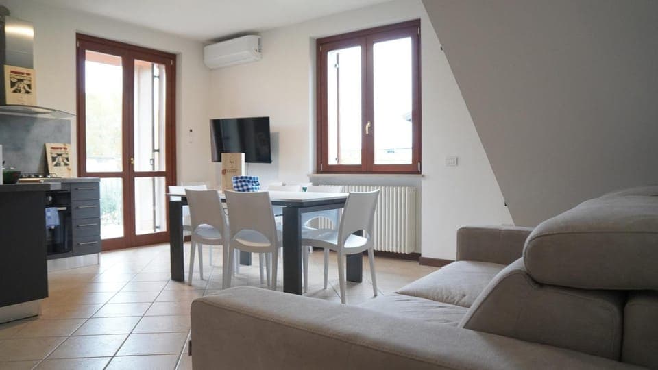 TV and multimedia, Kitchen or kitchenette, Living room, air conditioner