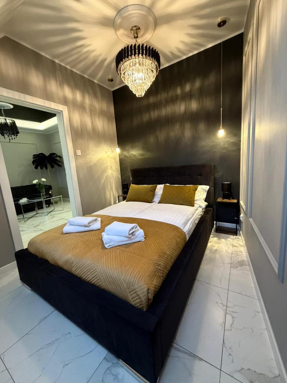 Bed, Photo of the whole room, Decorative detail, Bedroom, Area and facilities, towels