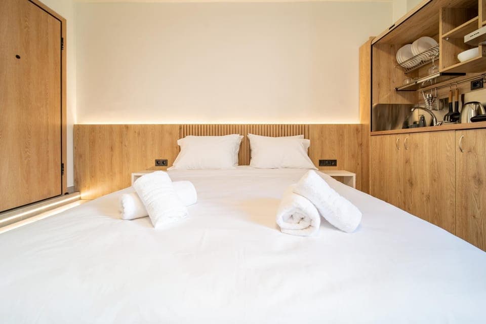 Bed, Kitchen or kitchenette, Photo of the whole room, Bedroom, towels