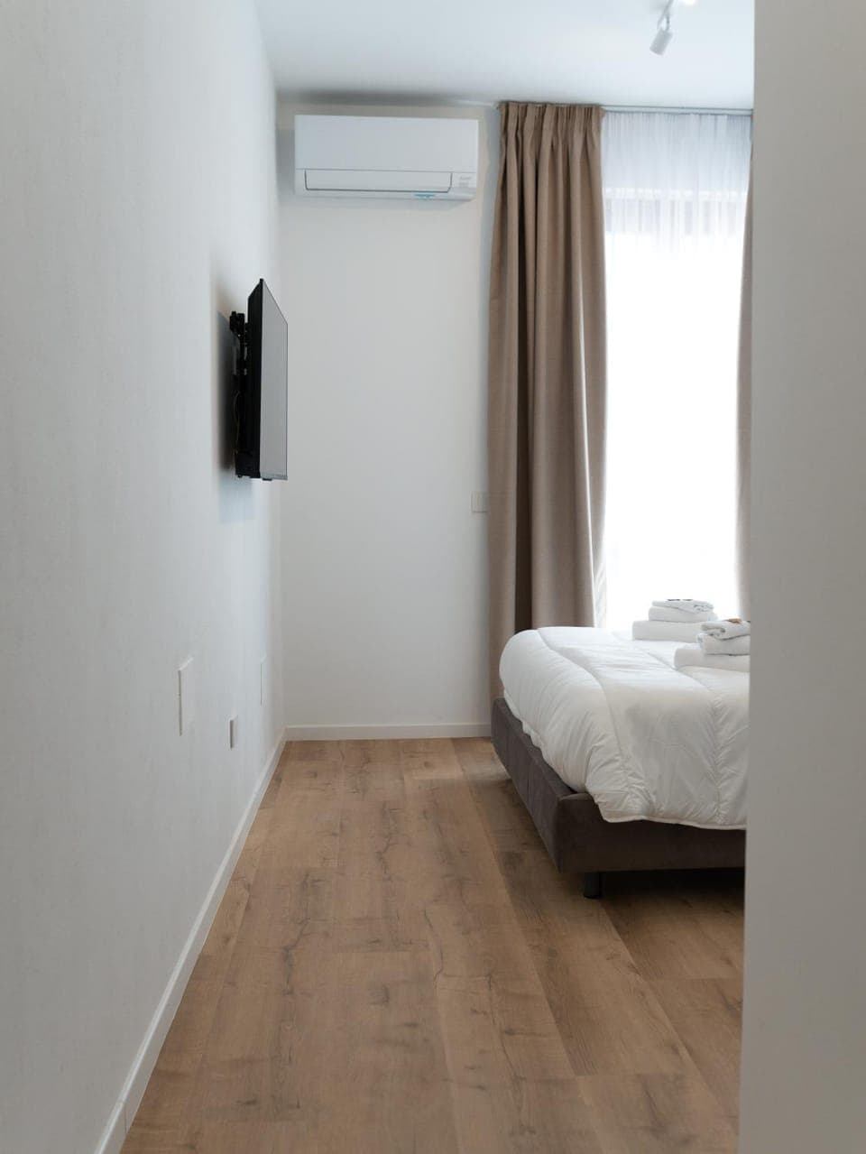 Bed, TV and multimedia, Bedroom, minibar