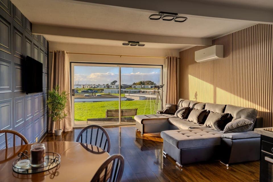 Spring, Day, Winter, Summer, Garden, TV and multimedia, Living room, Seating area, Autumn, Sea view, Sea view, Dinner, Seasons, internet, air conditioner, air conditioner