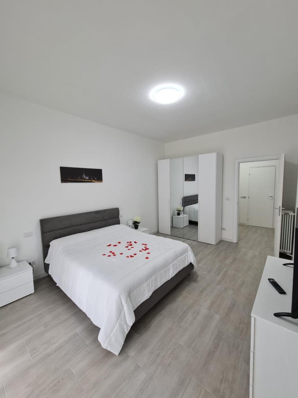 Bed, Night, TV and multimedia, Bedroom, heating, towels, wardrobe, wedding, air conditioner