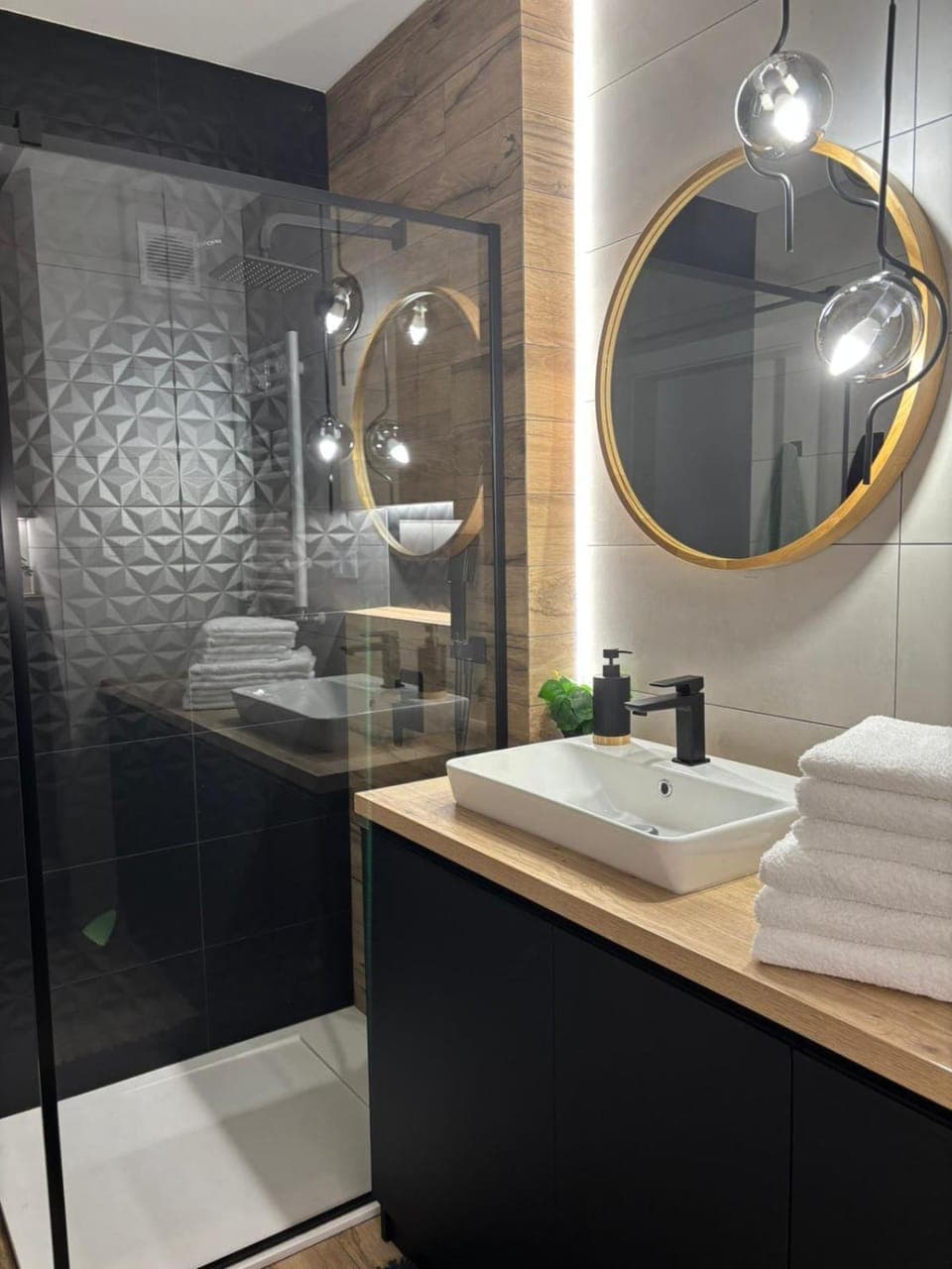 Shower, Bathroom, towels