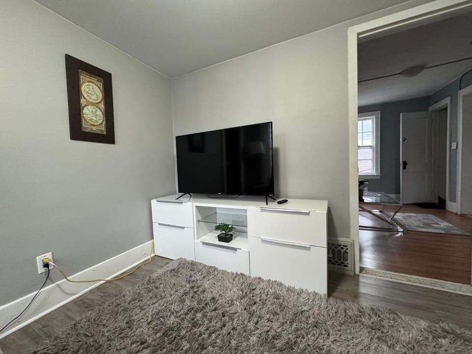 2 Bedroom Cozy Accommodation Apartment in Windsor