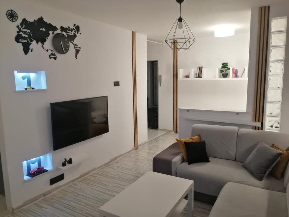 TV and multimedia, Living room, Seating area, Evening entertainment