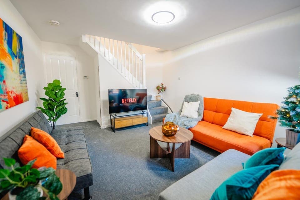 Communal lounge/ TV room, TV and multimedia, Seating area, Dining area