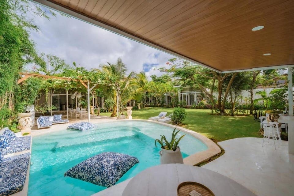 Garden, Garden view, Pool view, Swimming pool, sunbed