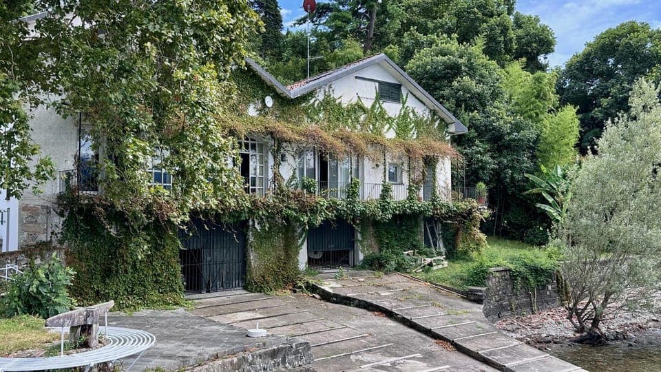 Property building, Day, Garden, Garden view