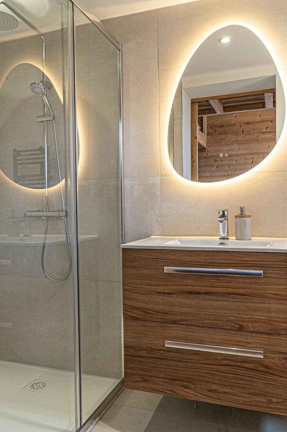 Property building, Bathroom, Bedroom