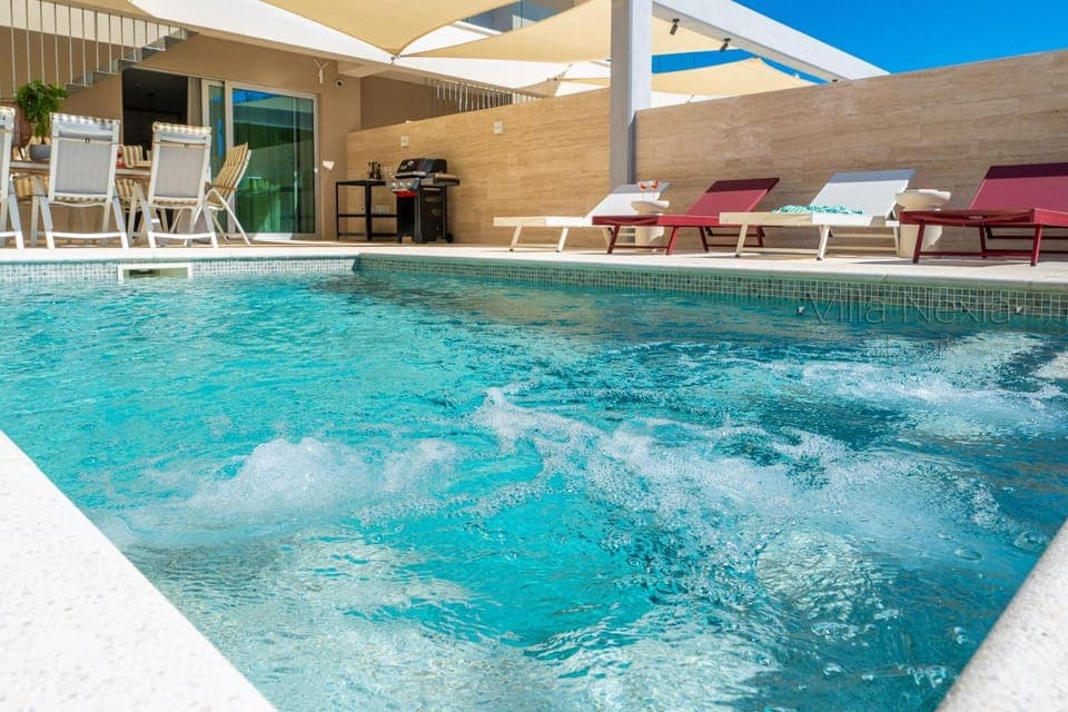 Day, BBQ facilities, Hot Tub, Pool view, Swimming pool, sunbed