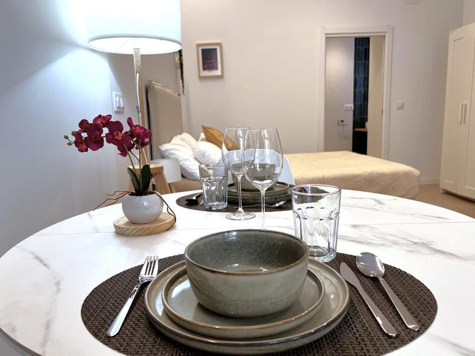 Bed, Dining area, Bedroom