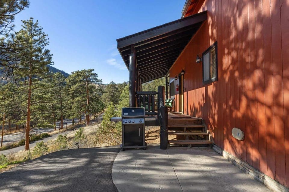 Cabin 9- Spacious cabin- 4 King beds- 2 baths Cabin in Estes Park