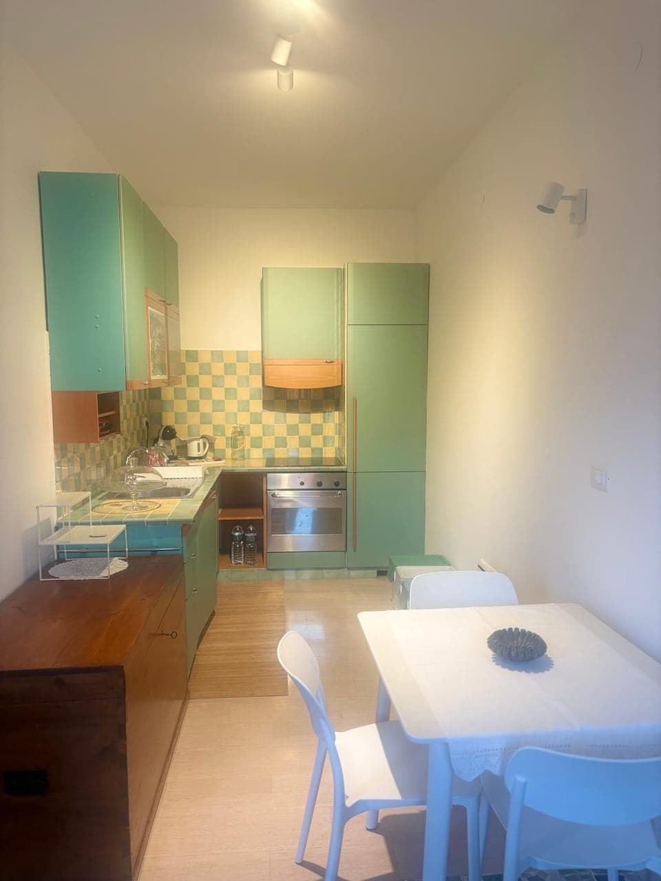 Kitchen or kitchenette, Internal: Not applicable to any particular room