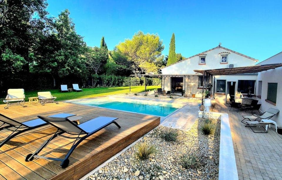 Patio, Swimming pool, sunbed