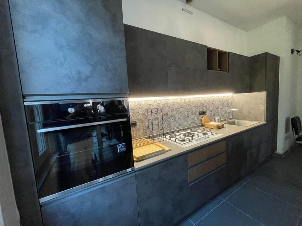 Kitchen or kitchenette, minibar, stove