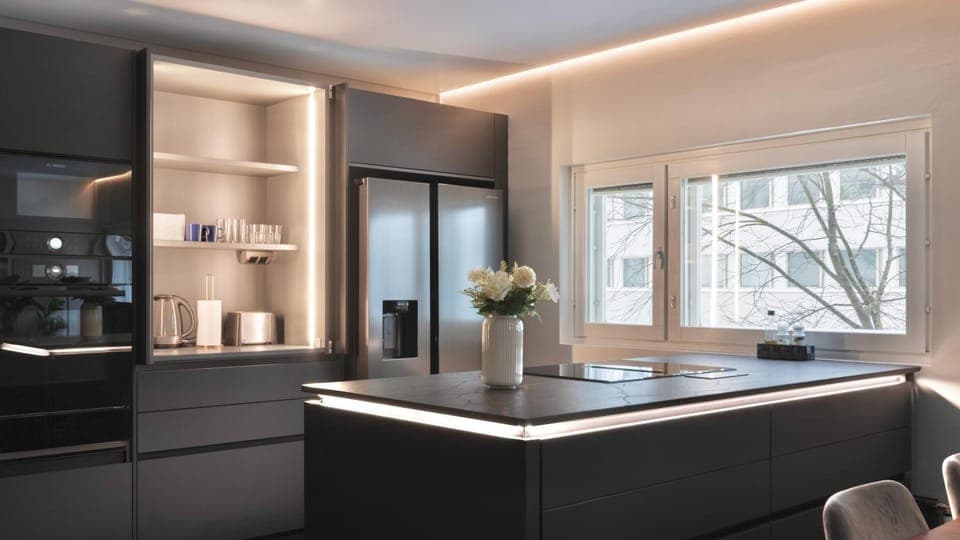 Coffee/tea facilities, microwave, oven, stove, kitchen