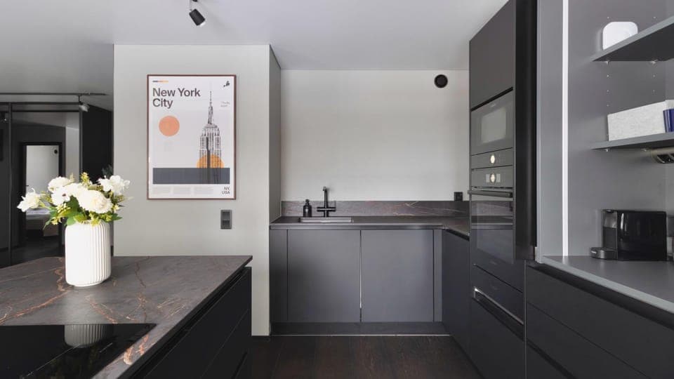 Coffee/tea facilities, Kitchen or kitchenette, dishwasher, microwave, oven, stove